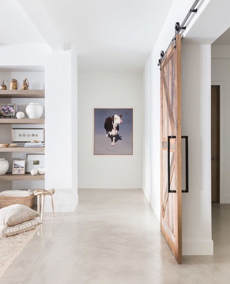 Интерьер с деревянным плинтусом 79d1ecaf724fc9a7994cc65c99ccd058.jpg